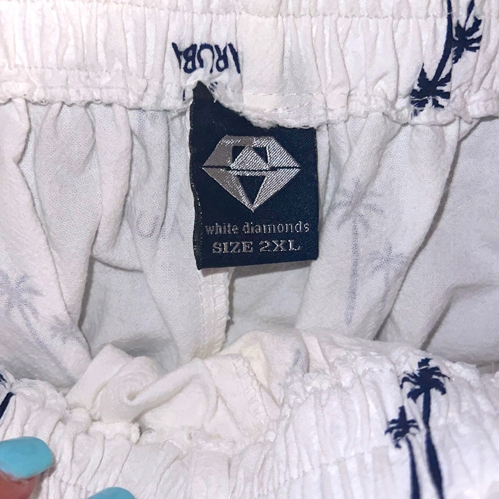 White Diamonds capris - Picture 7 of 7